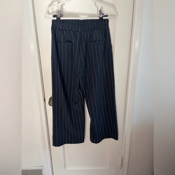 Albion Cropped Audrey Trouser - Picture 3 of 6